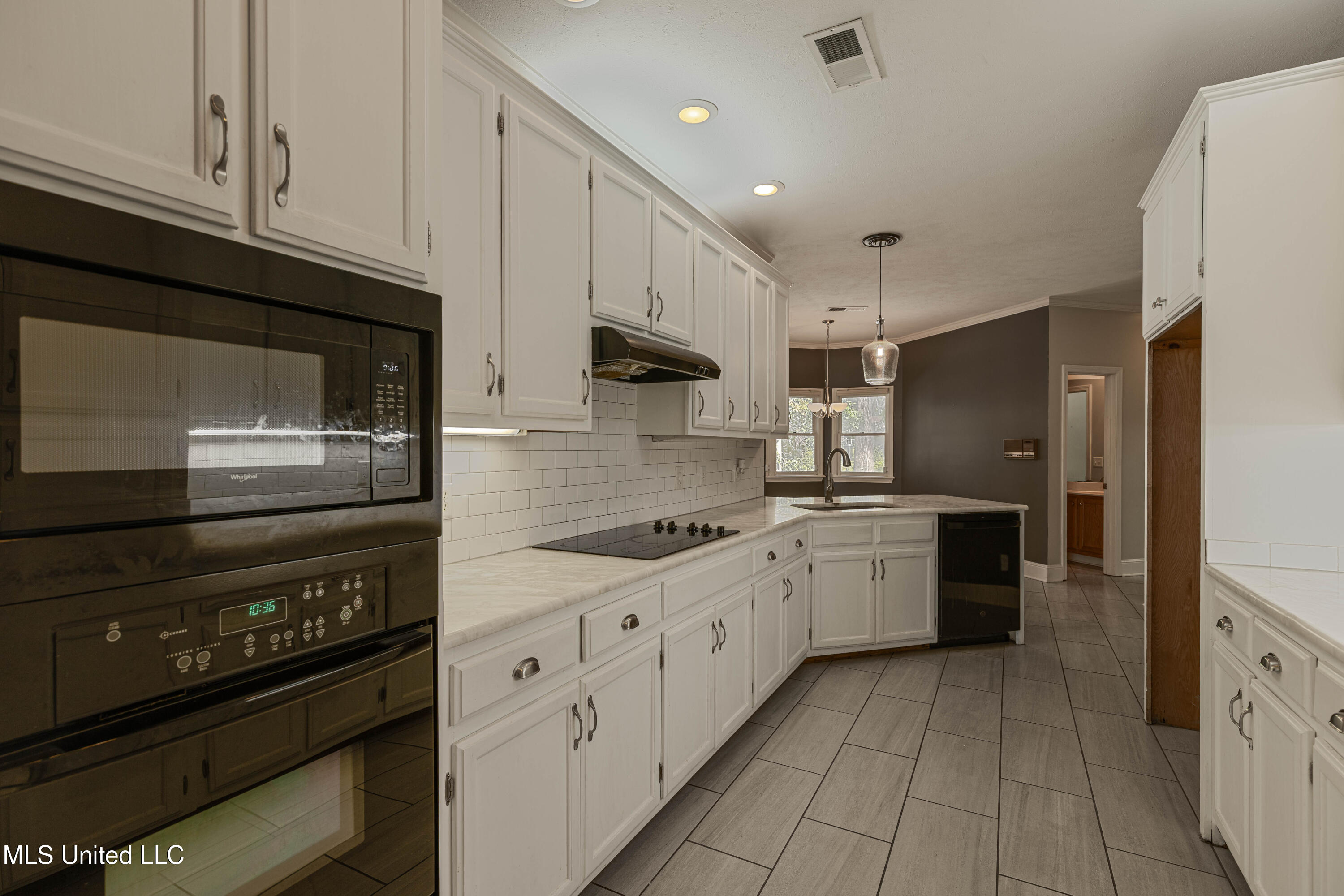 1046 Newland Street Jackson, MS 39211 - Photo 14 of 45 IMG_6138-Edit