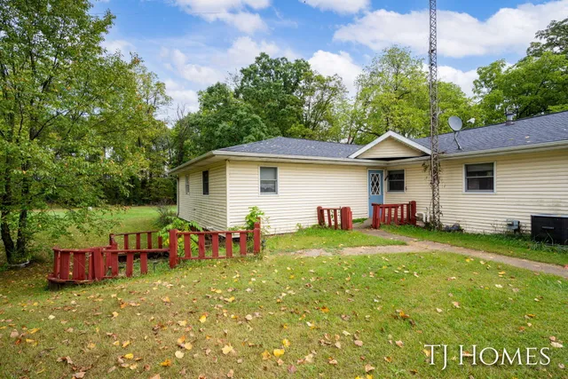 $574,900 | 2895 M Highway 79, Hastings, MI 49058