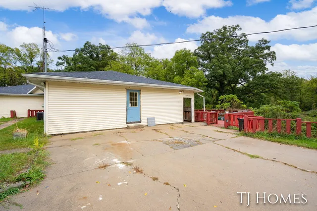 $574,900 | 2895 M Highway 79, Hastings, MI 49058