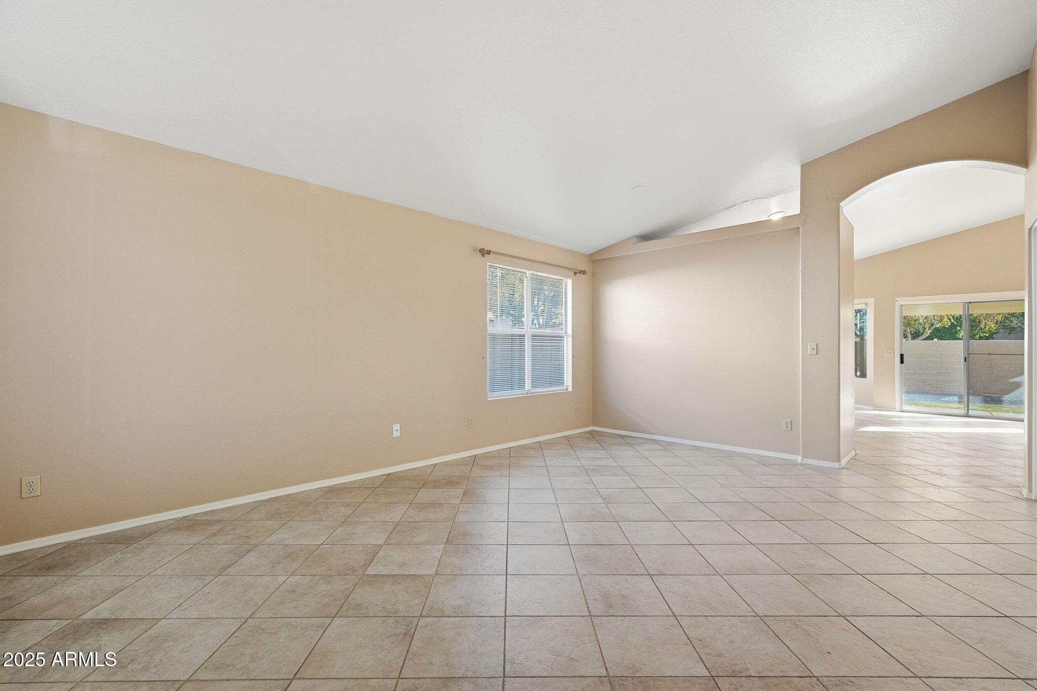 409 South Cholla Street Gilbert, AZ 85233 - Photo 4 of 21 007_ListerPros