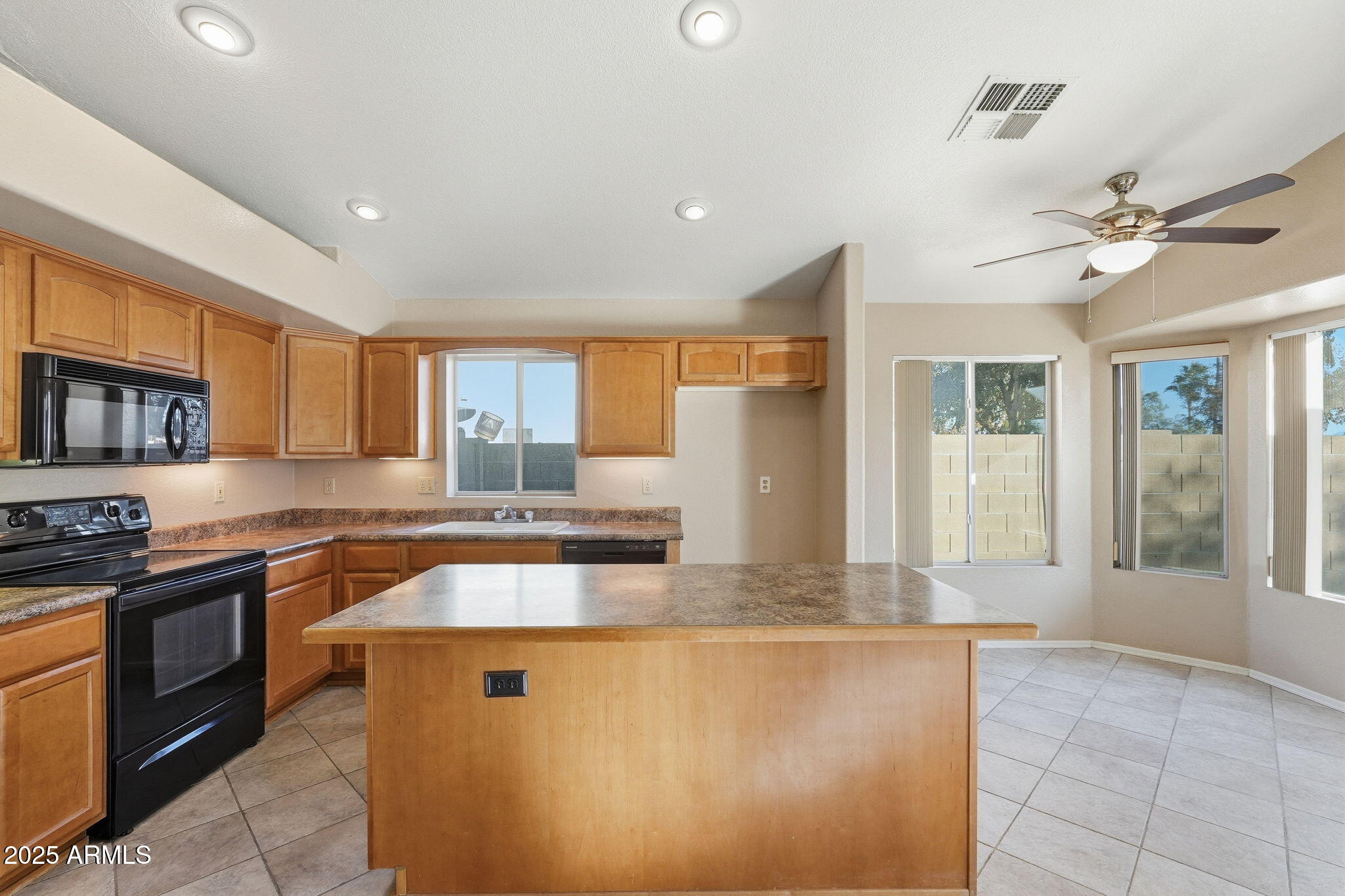 409 South Cholla Street Gilbert, AZ 85233 - Photo 8 of 21 015_ListerPros