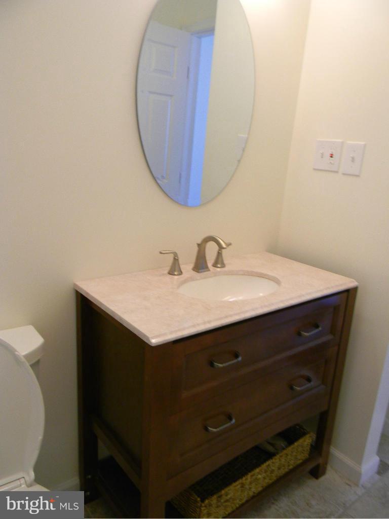 959 Martin Road Baltimore, MD 21221 - Photo 11 of 17 Bath