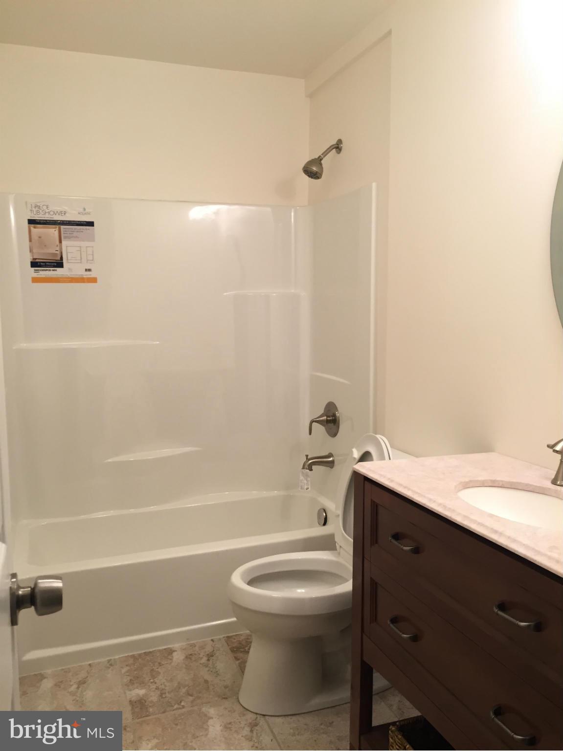 959 Martin Road Baltimore, MD 21221 - Photo 13 of 17 Bath
