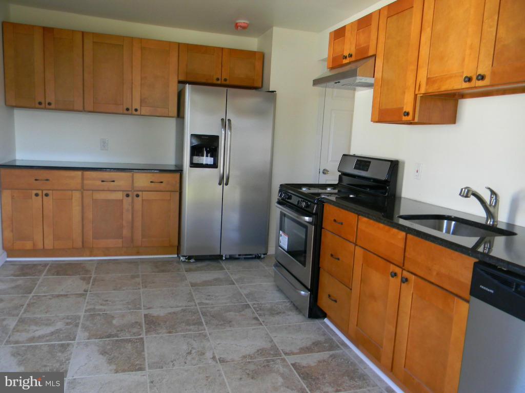 959 Martin Road Baltimore, MD 21221 - Photo 4 of 17 Kitchen