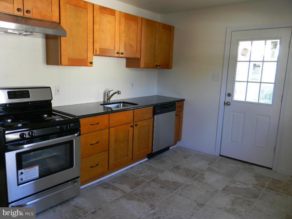 959 Martin Road Baltimore, MD 21221 - Photo 5 of 17 Kitchen
