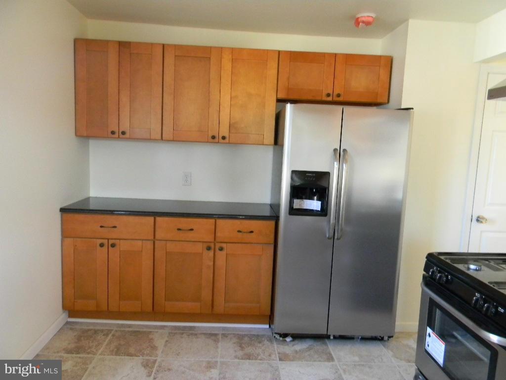 959 Martin Road Baltimore, MD 21221 - Photo 6 of 17 Kitchen