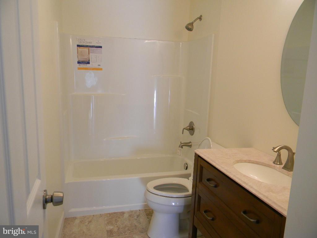 959 Martin Road Baltimore, MD 21221 - Photo 10 of 17 Bath (Master)