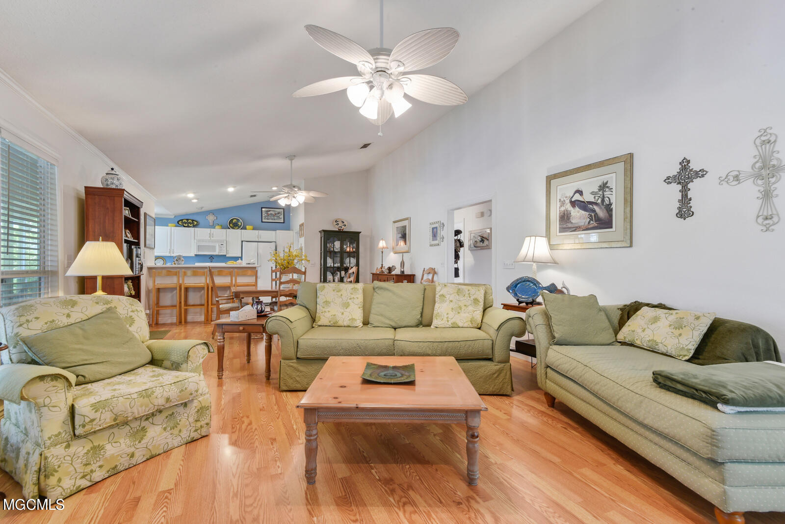 127 Ridgewood Drive Pass Christian, MS 39571 - Photo 5 of 21 ridgewood living area
