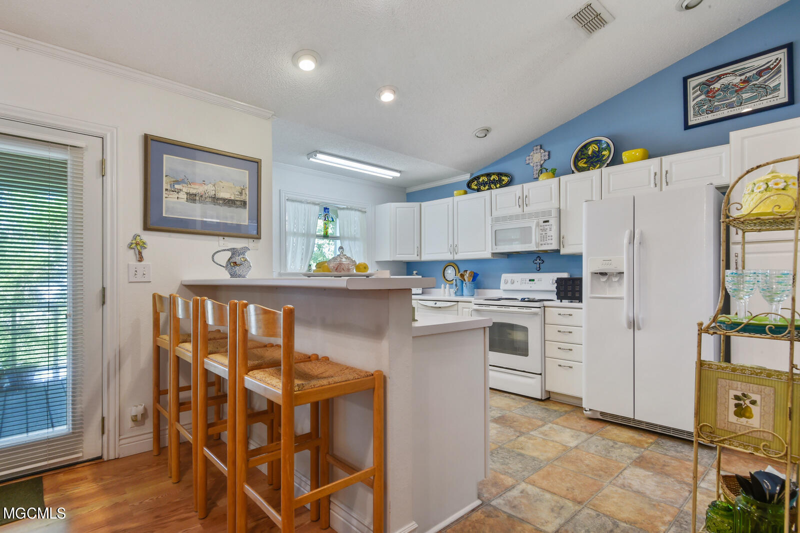 127 Ridgewood Drive Pass Christian, MS 39571 - Photo 7 of 21 ridgewood kitchen