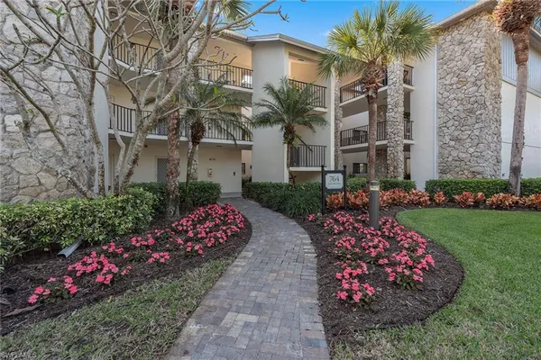 $450,000 | 764 Eagle Creek Drive, Unit 301, Naples, FL 34113
