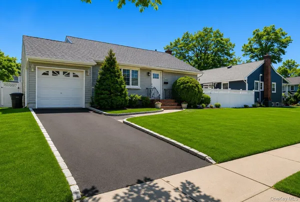 $775,000 | 1829 Hannington Avenue, Wantagh, NY 11793