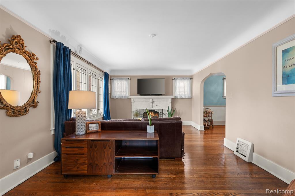 414 Cloverly Road Grosse Pointe Farms, MI 48236 - Photo 10 of 60