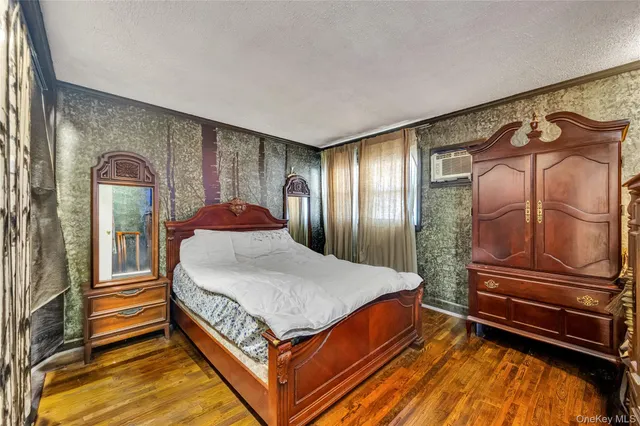 $635,000 | 44 Seley Drive, North Babylon, NY 11703