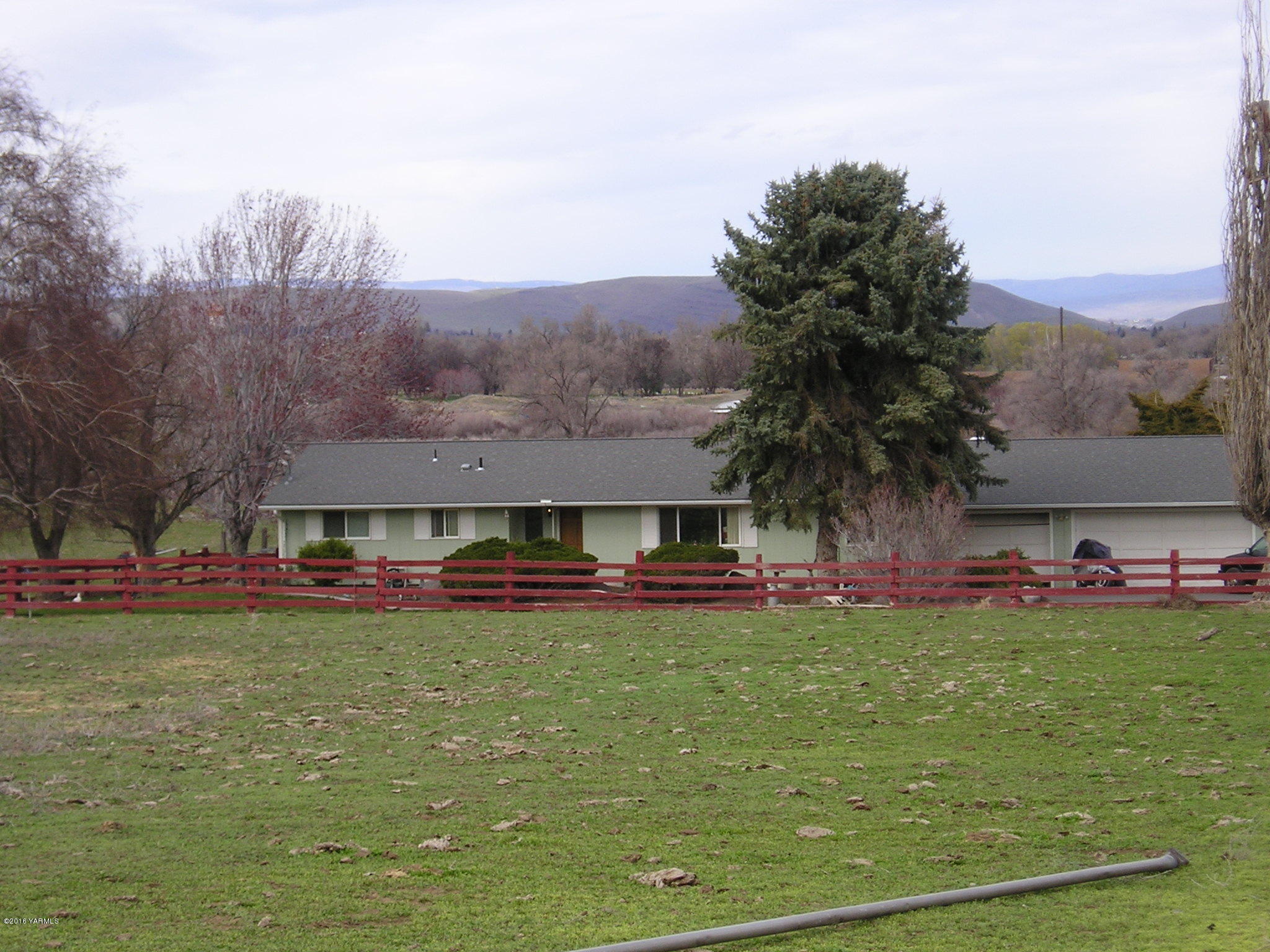 607 Meadowbrook Road Union Gap, WA 98903 - Photo 1 of 6 a view of a house with a yard porch and sitting area
