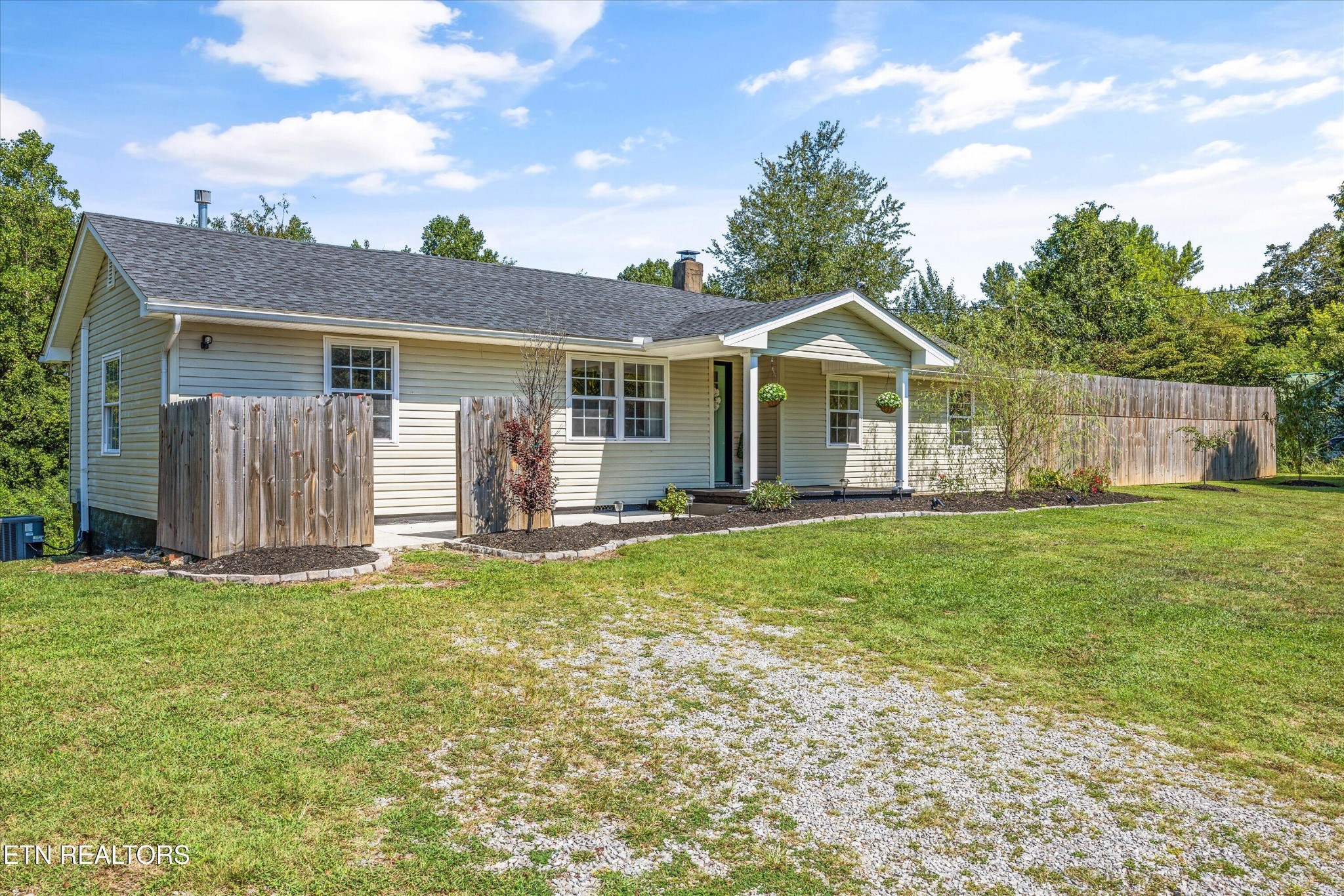 3166 West Wolf Valley Road Clinton, TN 37716 - Photo 3 of 40