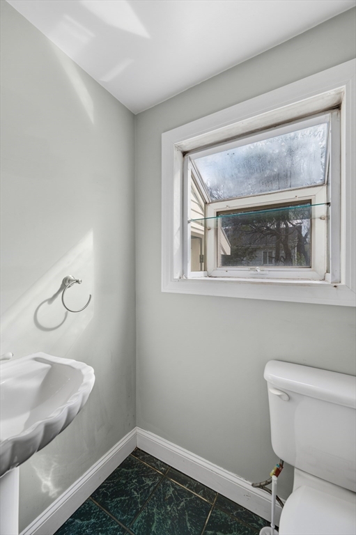 26 Pickwick Road Marblehead, MA 01945 - Photo 19 of 40 a bathroom with a toilet and a sink
