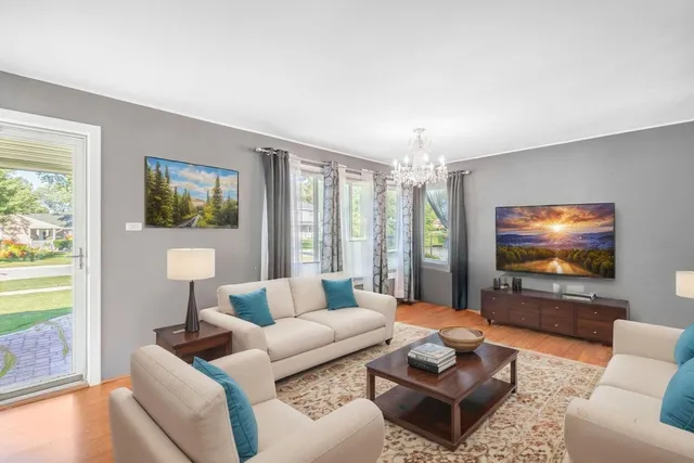 $325,000 | 2611 South Street, Rolling Meadows, IL 60008