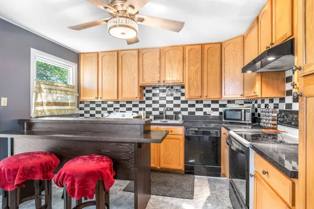 $325,000 | 2611 South Street, Rolling Meadows, IL 60008