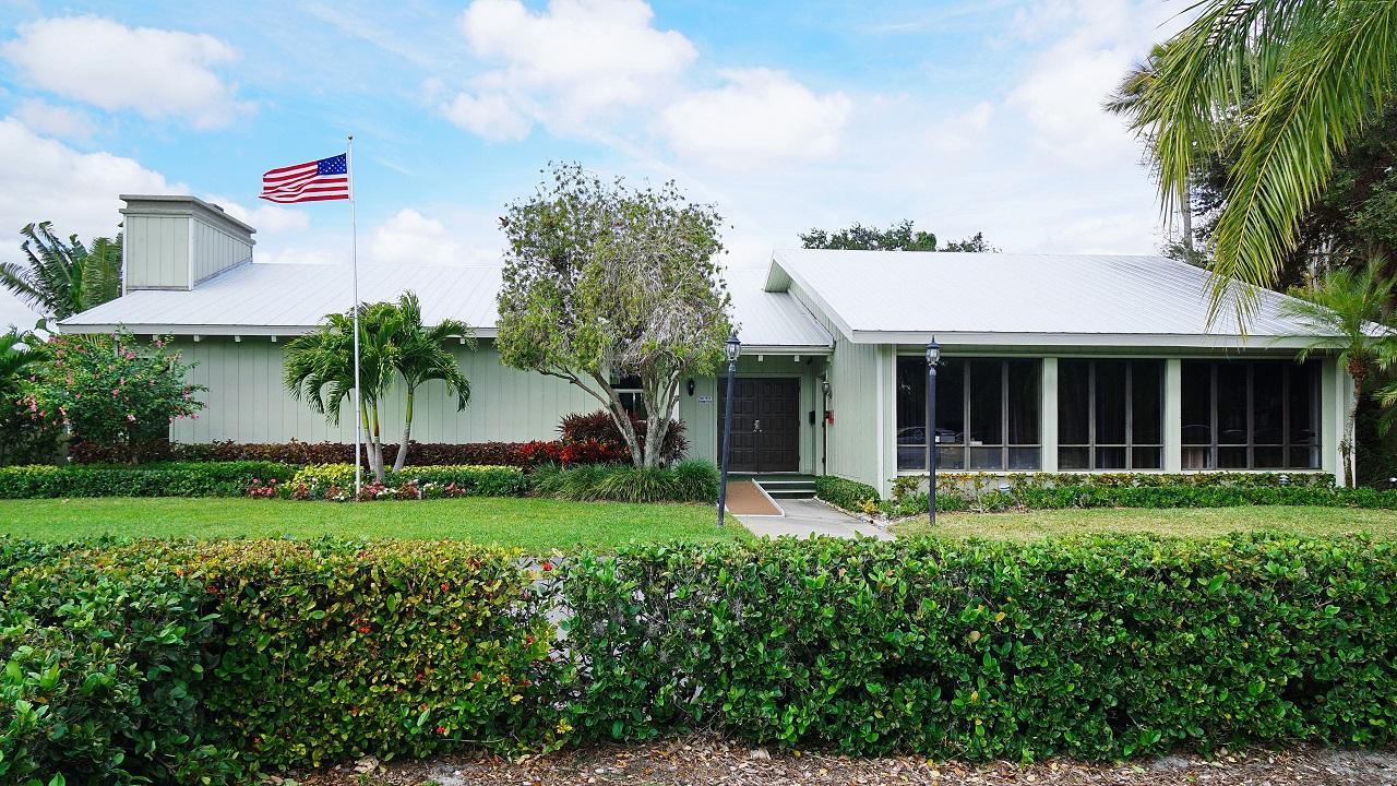 800 Northwest Fork Road, Unit 811 Stuart, FL 34994 - Photo 23 of 31 Clubhouse