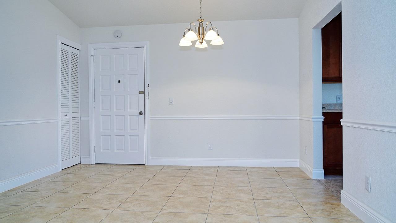 800 Northwest Fork Road, Unit 811 Stuart, FL 34994 - Photo 3 of 31 DiningRoom