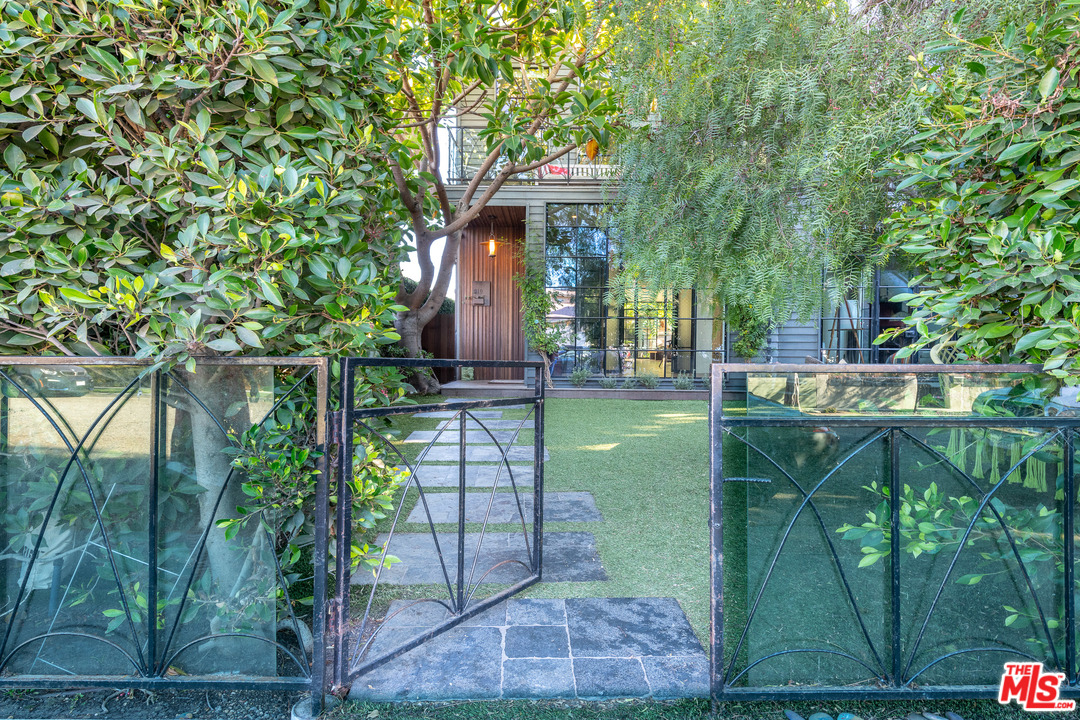 910 Dickson Street Marina del Rey, CA 90292 - Photo 2 of 52 a front view of a house with garden