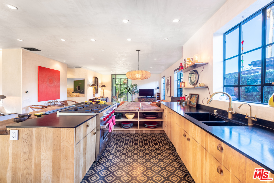 910 Dickson Street Marina del Rey, CA 90292 - Photo 13 of 52