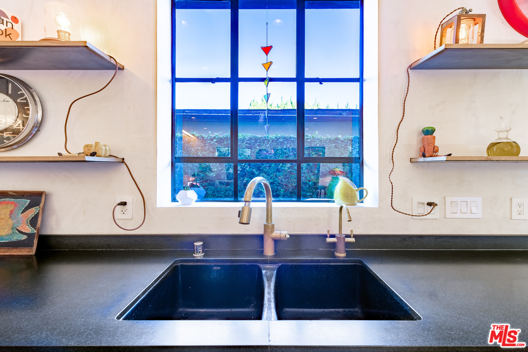 910 Dickson Street Marina del Rey, CA 90292 - Photo 14 of 52