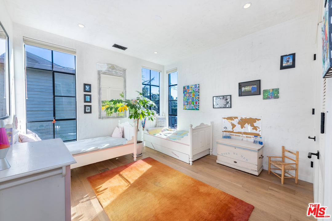 910 Dickson Street Marina del Rey, CA 90292 - Photo 28 of 52 a bedroom with furniture and a couch