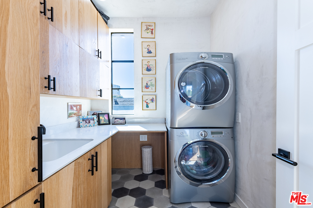 910 Dickson Street Marina del Rey, CA 90292 - Photo 30 of 52 a utility room with sink dryer and washer