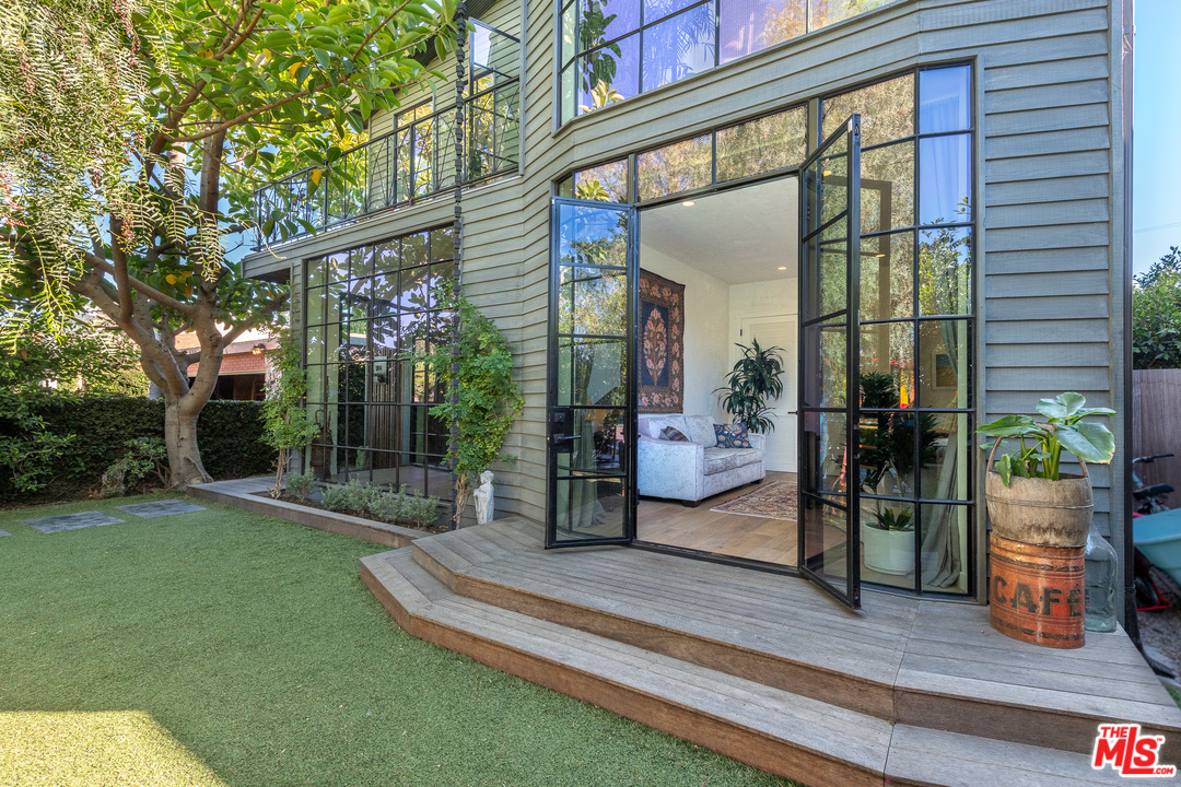 910 Dickson Street Marina del Rey, CA 90292 - Photo 4 of 52