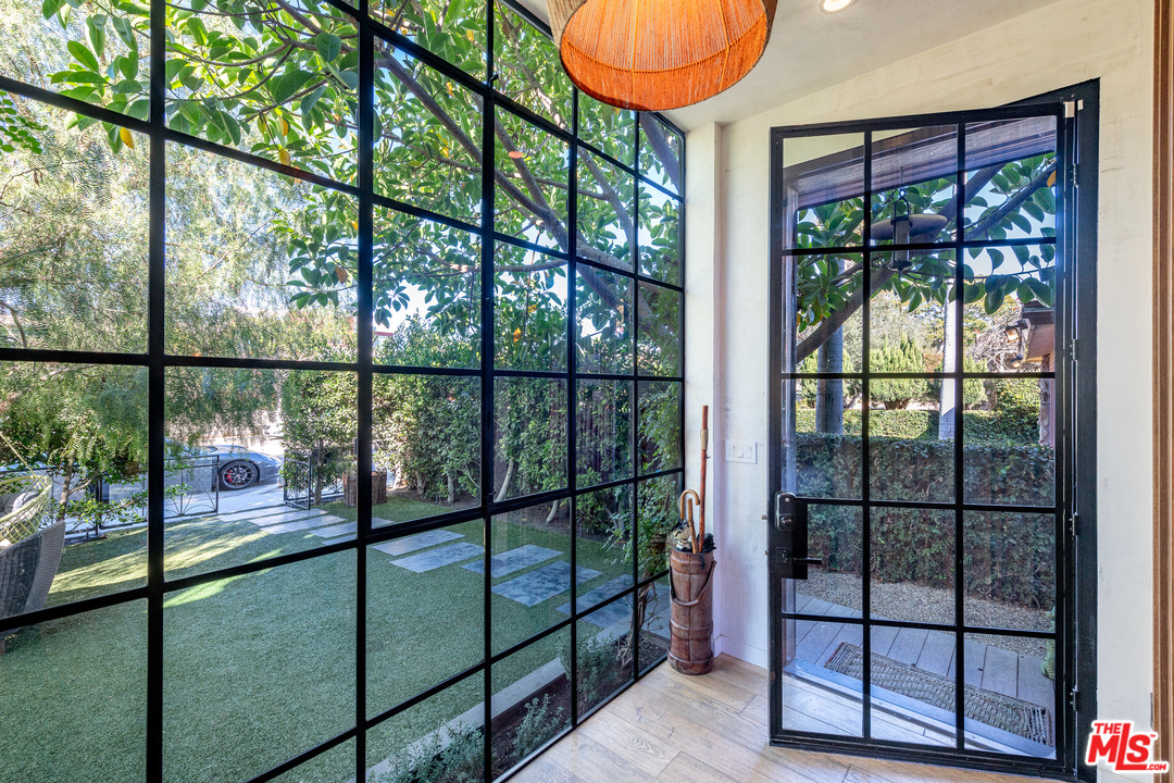 910 Dickson Street Marina del Rey, CA 90292 - Photo 7 of 52