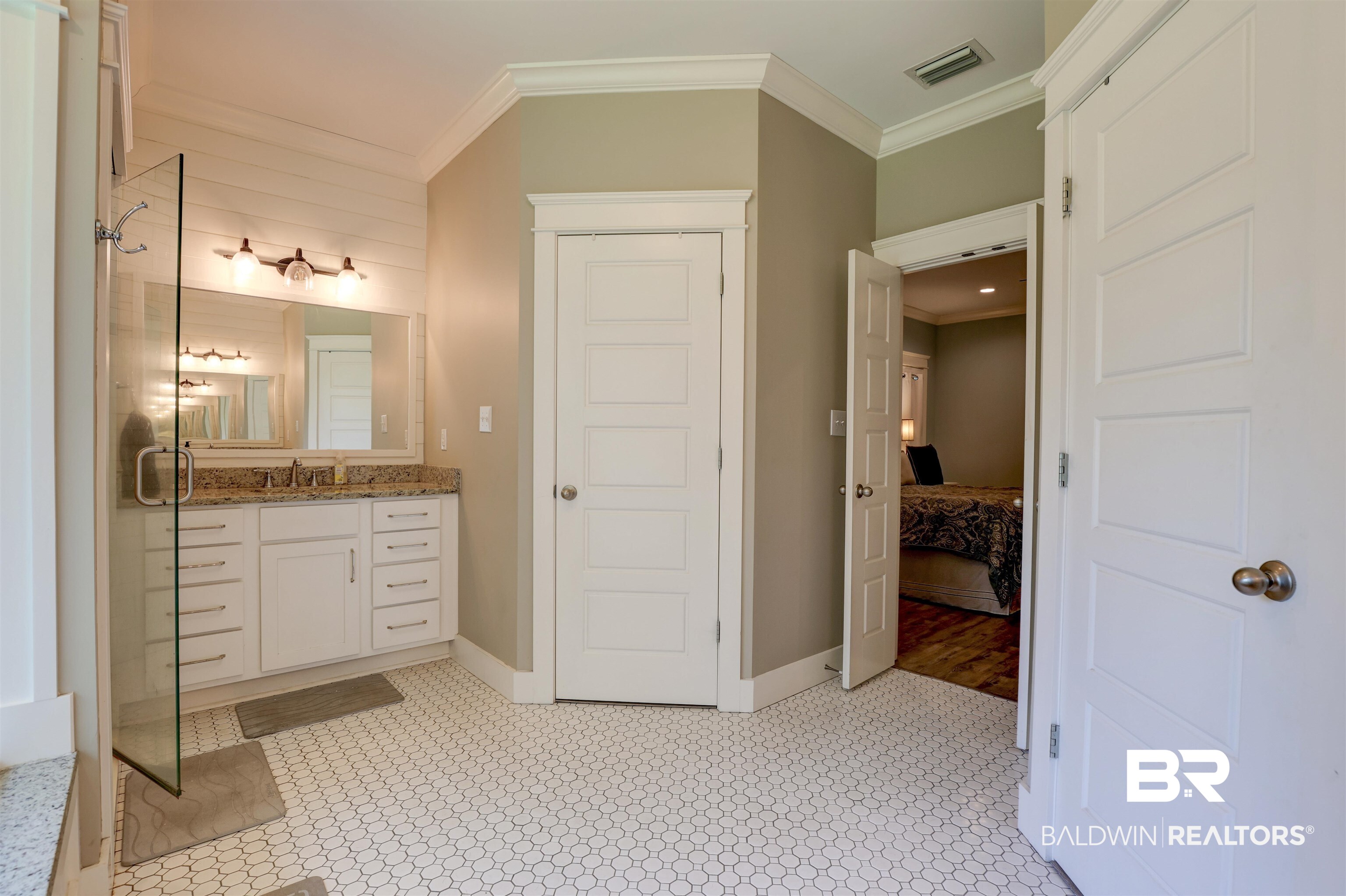 21438 Roundhouse Road Fairhope, AL 36532 - Photo 15 of 24 Primary Bathroom
