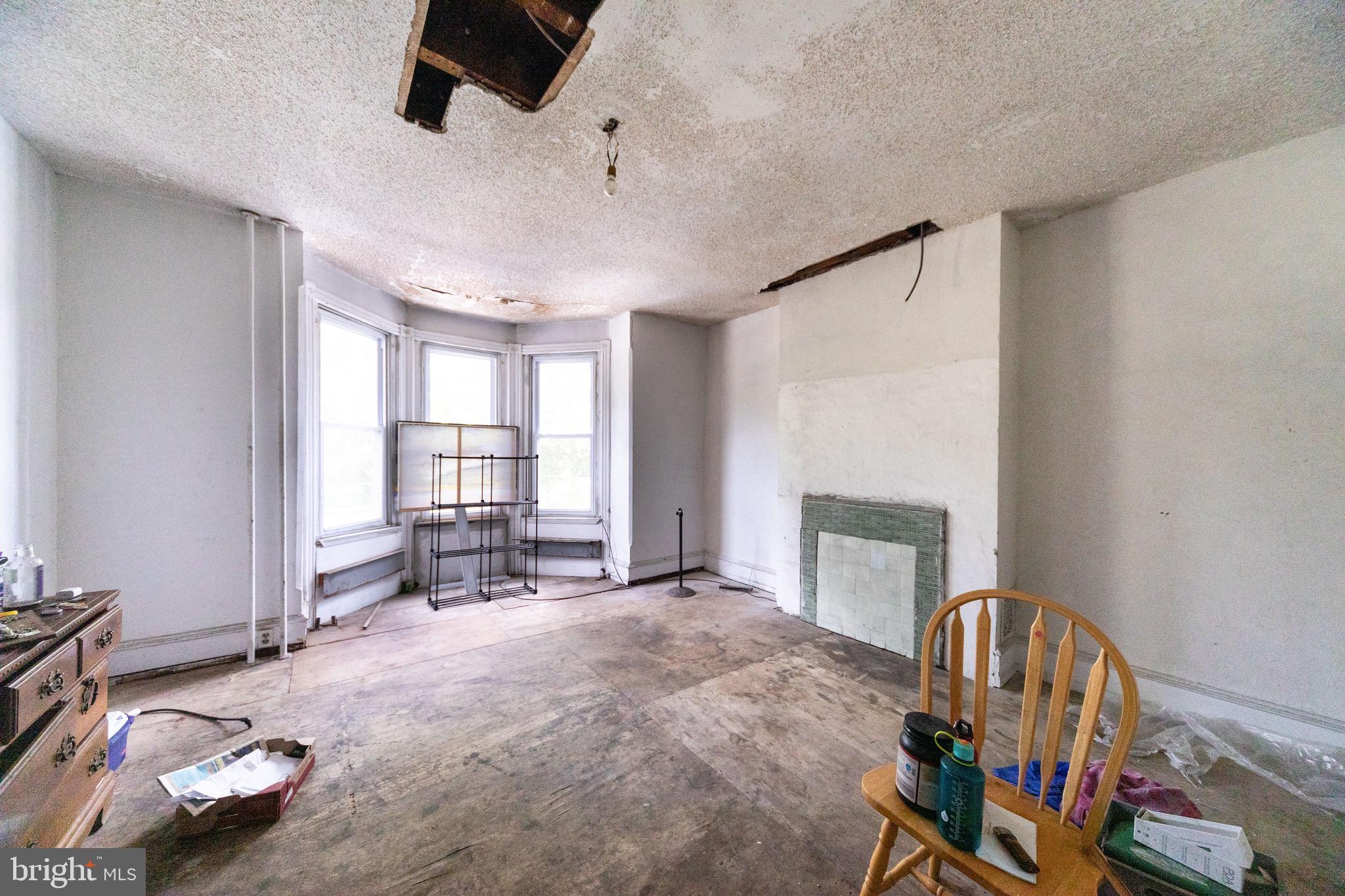 2312 Reed Street Philadelphia, PA 19146 - Photo 21 of 23 a room with furniture