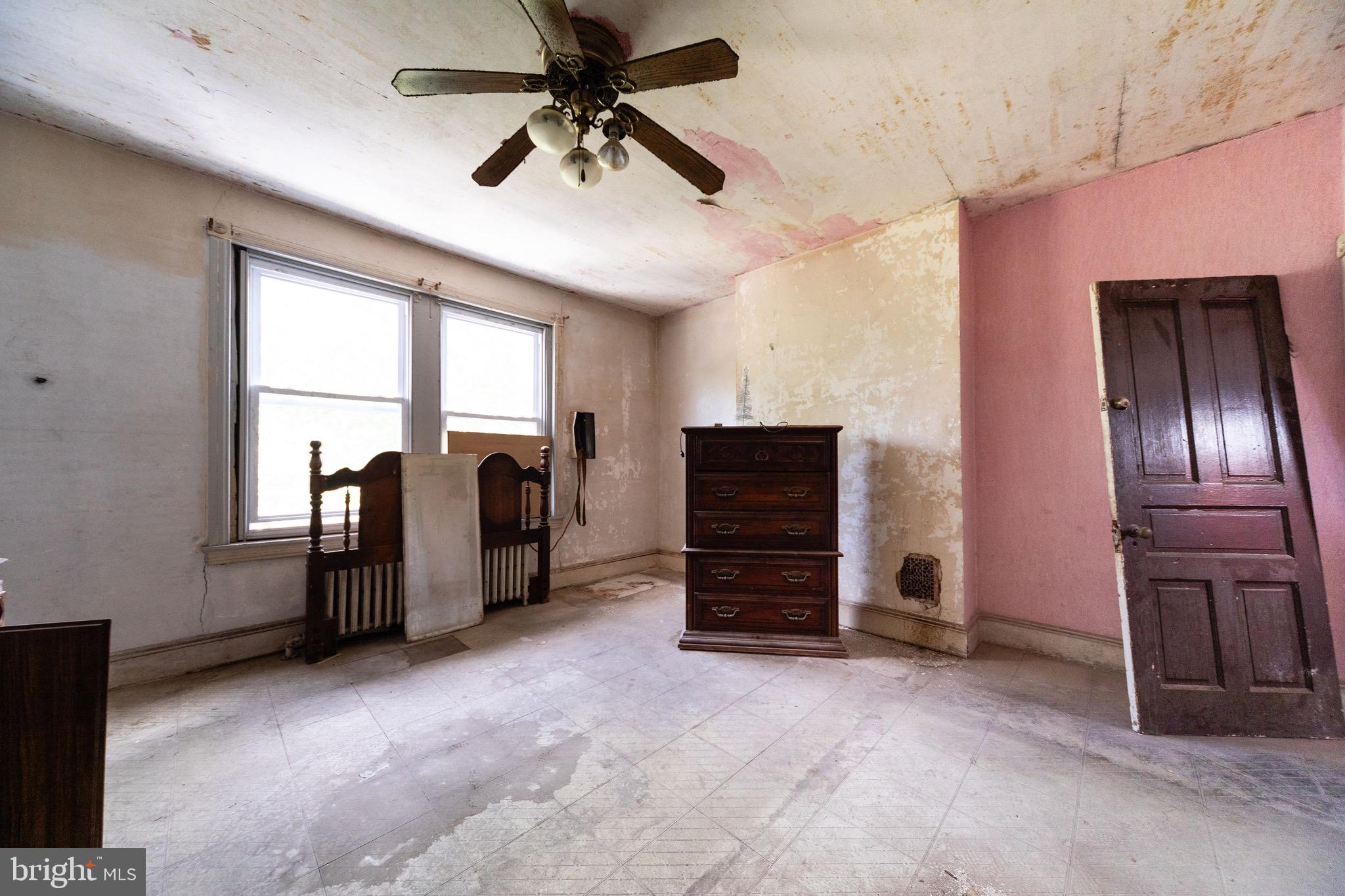 2312 Reed Street Philadelphia, PA 19146 - Photo 9 of 23 a view of a livingroom with furniture