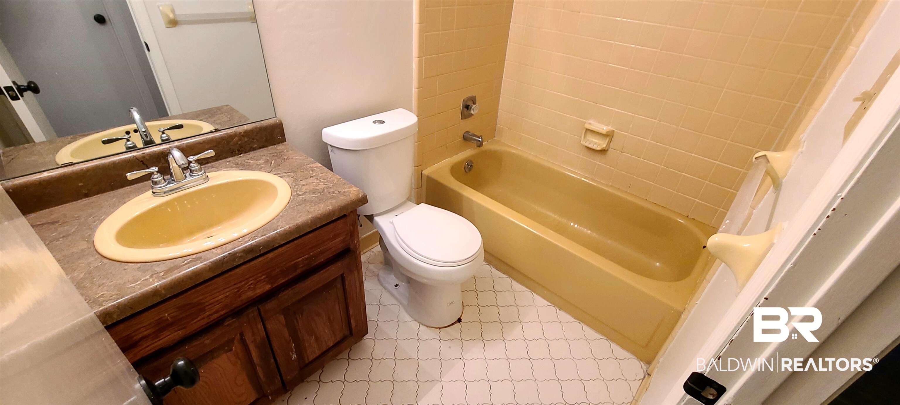 5305 Wilhelm Drive Mobile, AL 36618 - Photo 7 of 16 Full bathroom with toilet, vanity, and tiled shower / bath combo