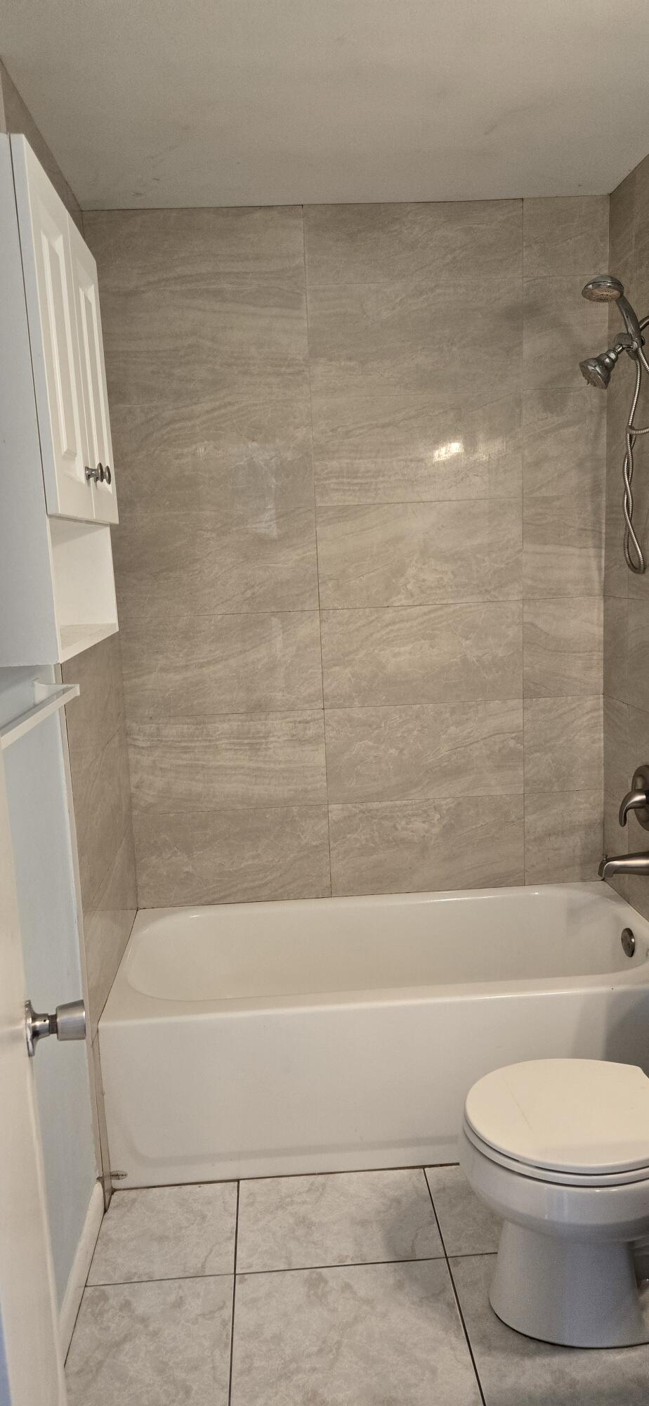 6158 Westfall Road Lake Worth, FL 33463 - Photo 23 of 24 a bathroom with a toilet and a bath tub