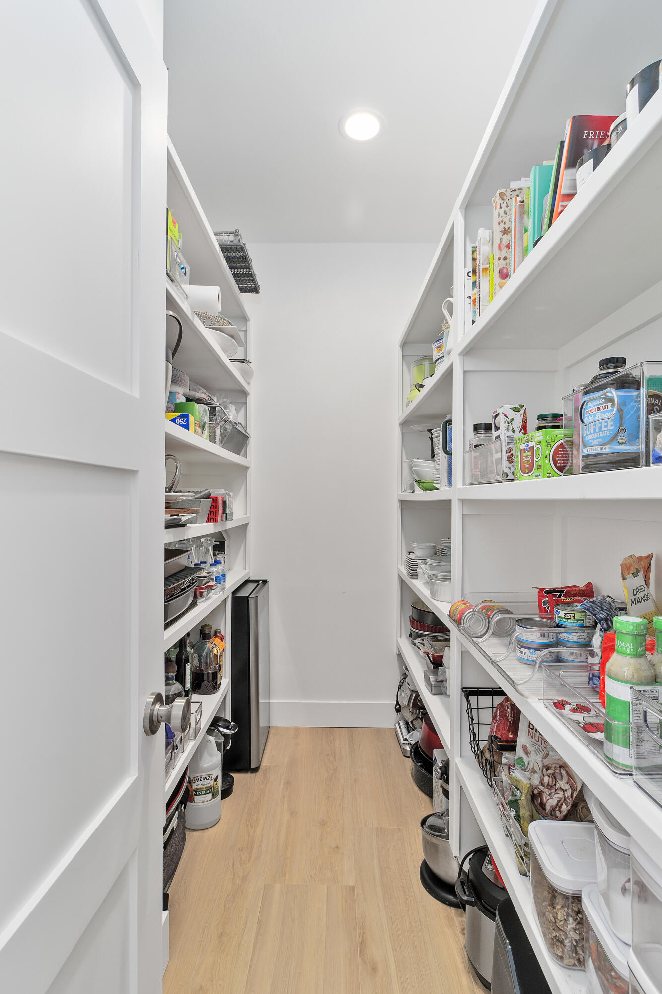 45703 Crosswater Street Indio, CA 92201 - Photo 14 of 41 45703 Crosswater - Pantry