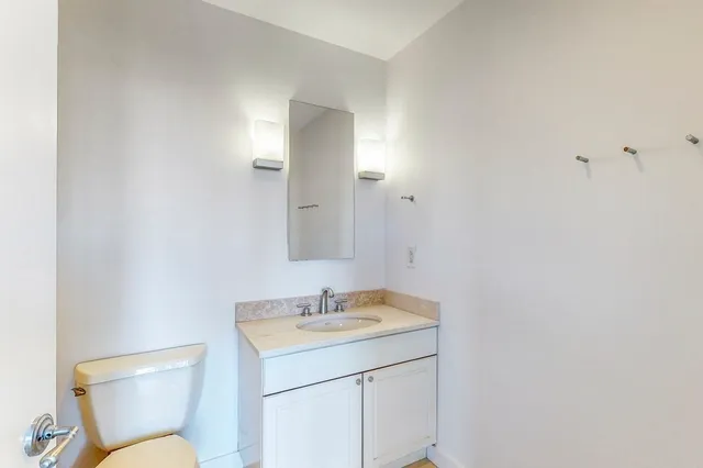 $1,600,000 | 80 Broad Street, Unit 1204, Boston, MA 02110