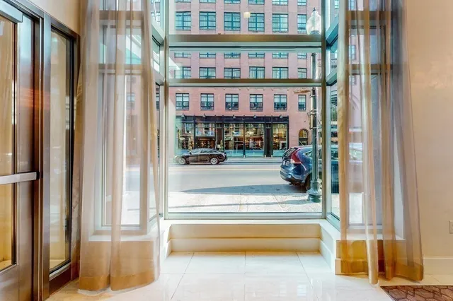 $1,600,000 | 80 Broad Street, Unit 1204, Boston, MA 02110