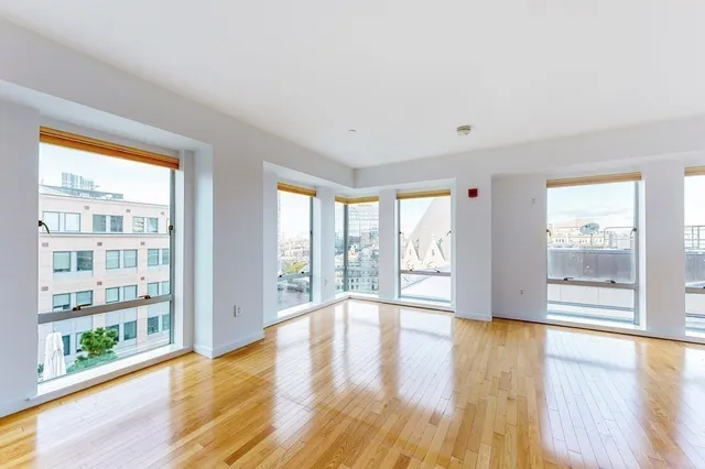 $1,600,000 | 80 Broad Street, Unit 1204, Boston, MA 02110