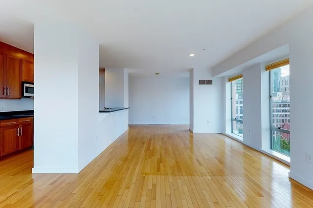 $1,600,000 | 80 Broad Street, Unit 1204, Boston, MA 02110