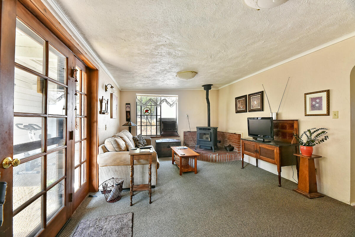6380 Adams Road Talent, OR 97540 - Photo 11 of 37 11