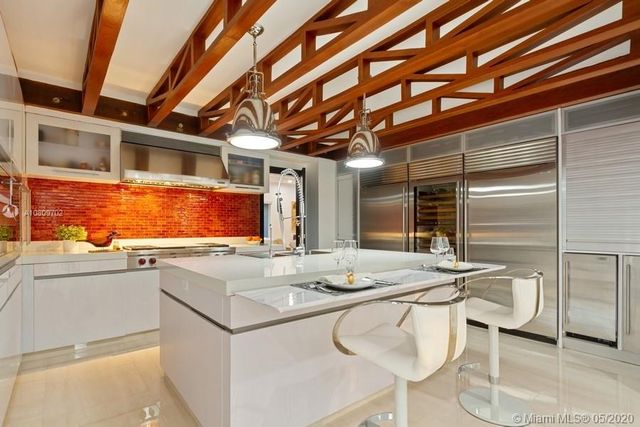 $2,700,000 | 7100 West Lago Drive, Coral Gables, FL 33143