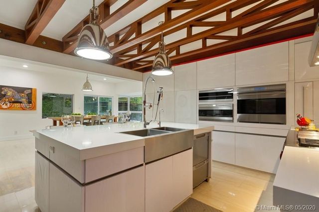 $2,700,000 | 7100 West Lago Drive, Coral Gables, FL 33143