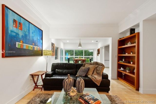 $2,700,000 | 7100 West Lago Drive, Coral Gables, FL 33143