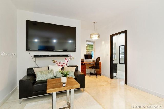 $2,700,000 | 7100 West Lago Drive, Coral Gables, FL 33143