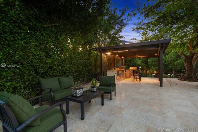 $2,700,000 | 7100 West Lago Drive, Coral Gables, FL 33143