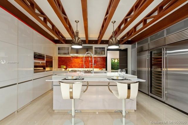 $2,700,000 | 7100 West Lago Drive, Coral Gables, FL 33143