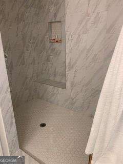 320 W Avenue, Unit 6 Carrollton, GA 30117 - Photo 5 of 7 a bathroom with a shower