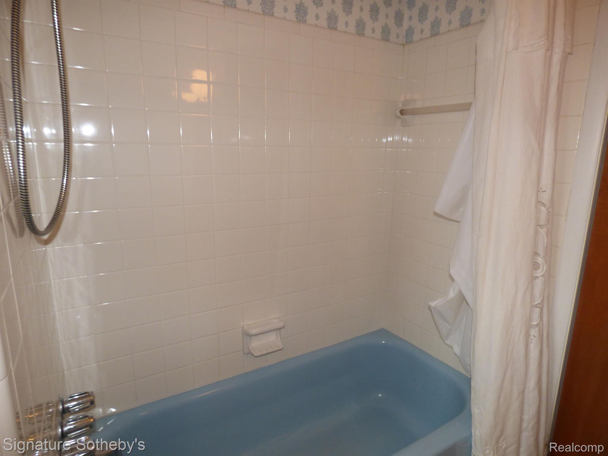 29690 North Rutherland Street Southfield, MI 48076 - Photo 20 of 32 Gallery Image 20